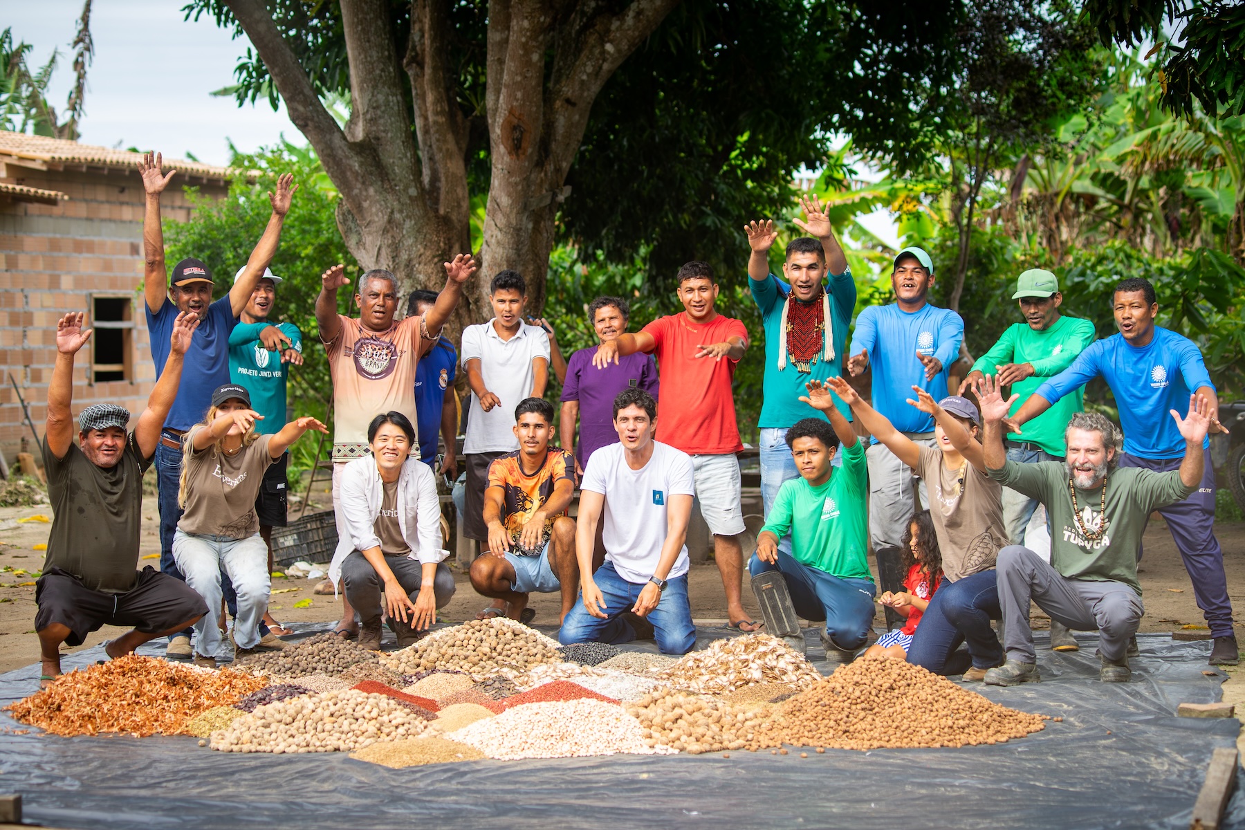 The project team in Brazil prepares a diverse seed mix to plant using the Muvuca method